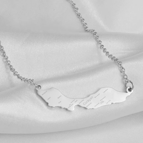 Silver necklace with Curaao map pendant.