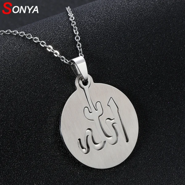 Silver chain with Allah pendant.