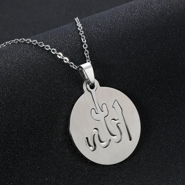 Silver necklace with Allah pendant.