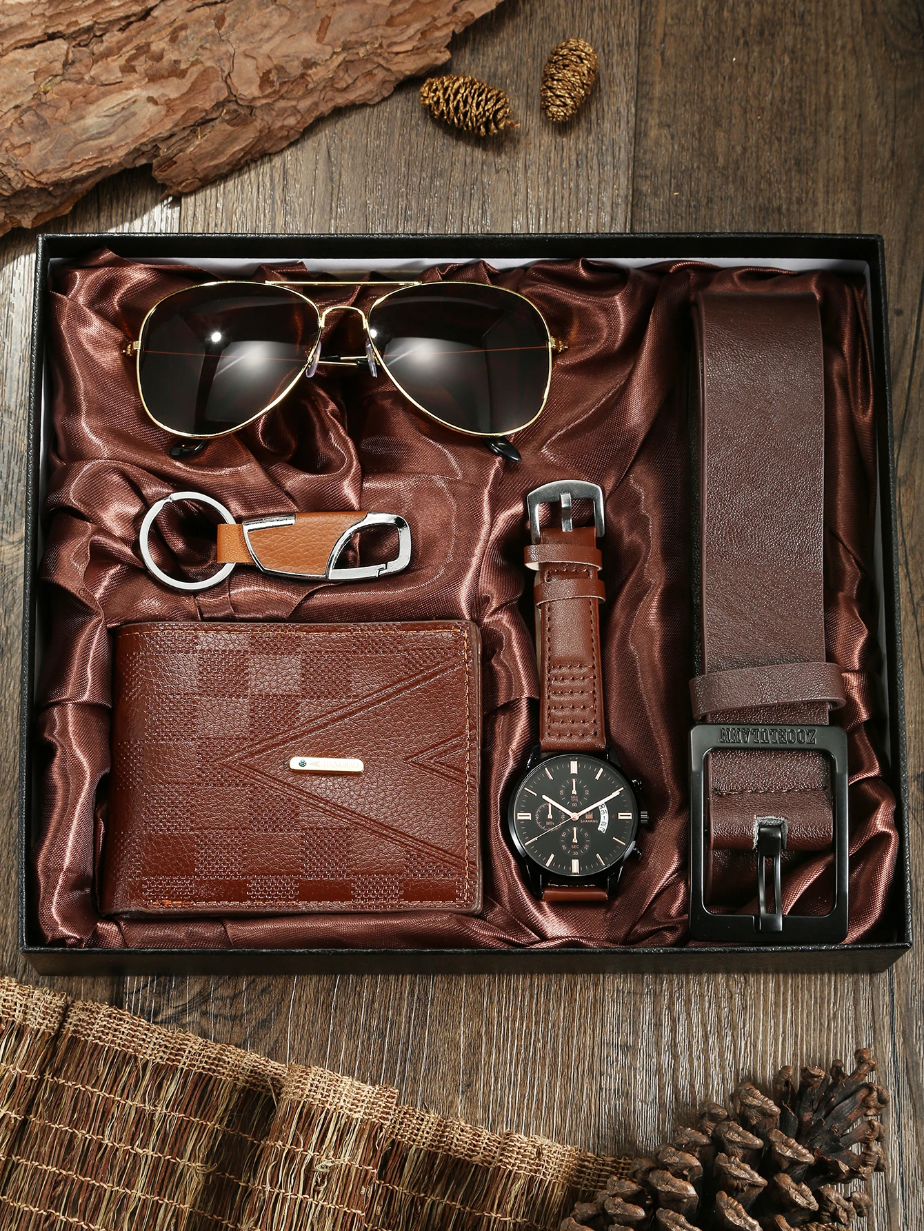 Brown leather gift set for men.