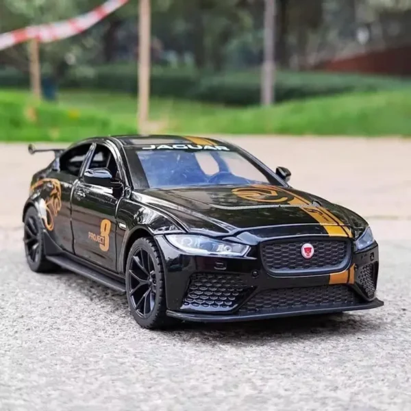 1/18 Jaguar XE SV Project 8 SUV Alloy Sports Car Model Diecast Metal Car Vehicles Model Simulation Sound and Light Kids Toy Gift