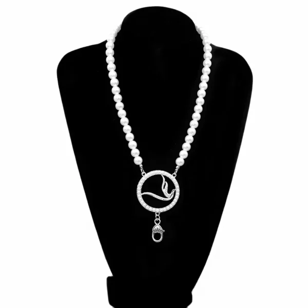 Pearl necklace with bird pendant