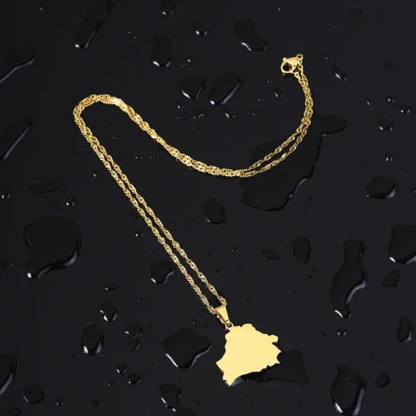 Gold necklace with a Belgium pendant.