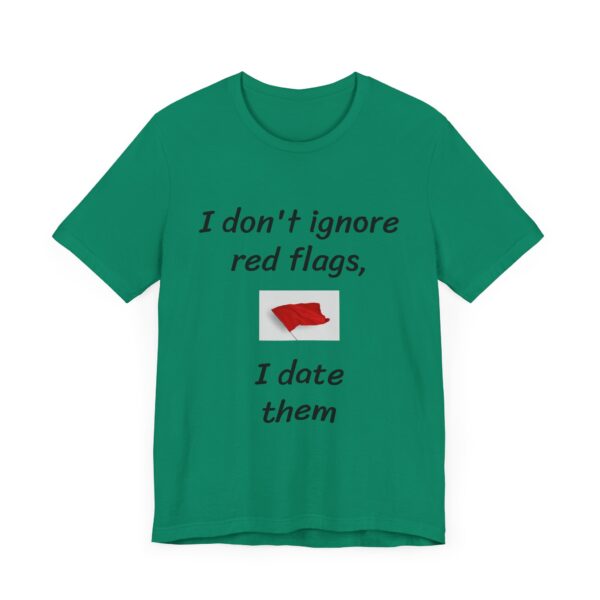 I don't date red flags Tee - Image 35