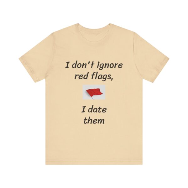 I don't date red flags Tee - Image 17