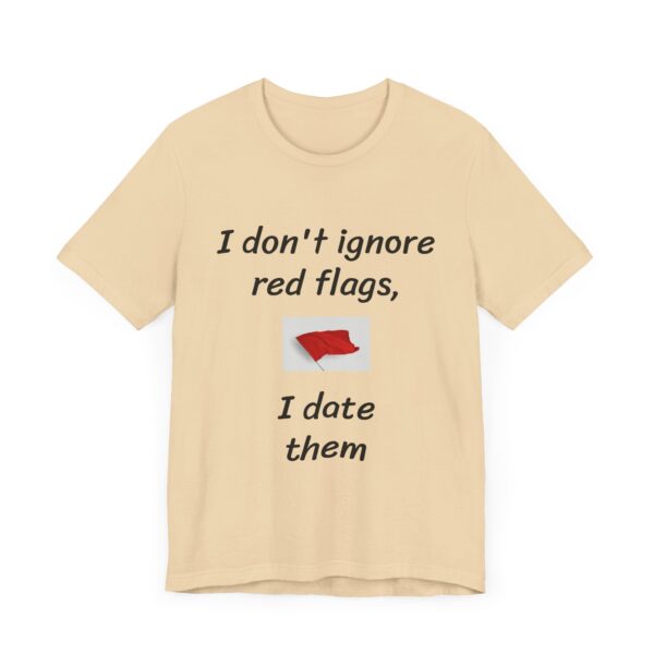 I don't date red flags Tee - Image 19